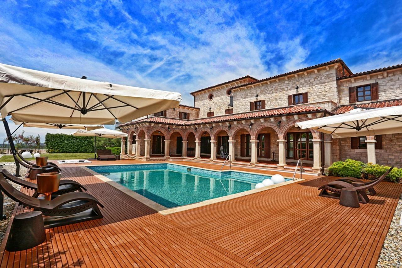 Villa Carolus-Luxurious Istrian Villa Barat  ภายนอก รูปภาพ