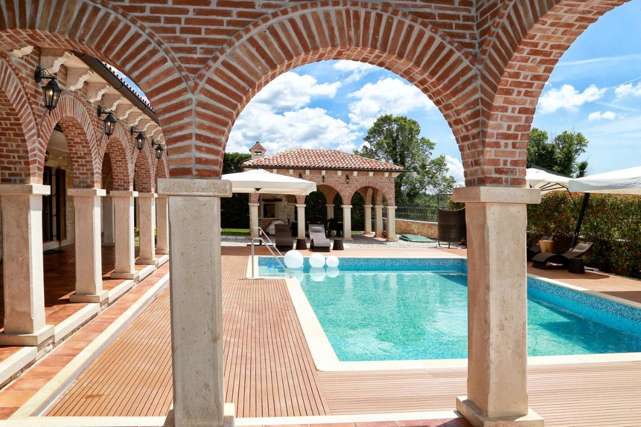 Villa Carolus-Luxurious Istrian Villa Barat  ภายนอก รูปภาพ