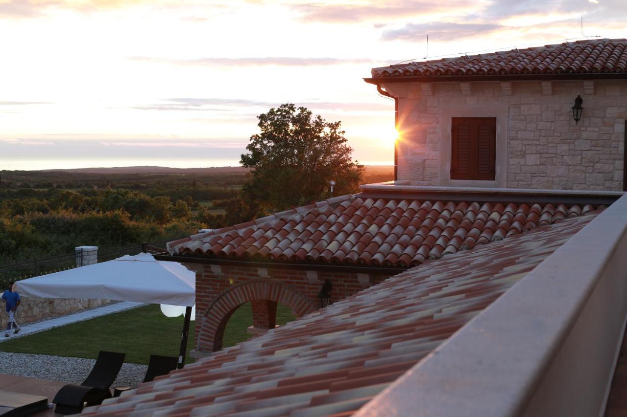 Villa Carolus-Luxurious Istrian Villa Barat  ภายนอก รูปภาพ