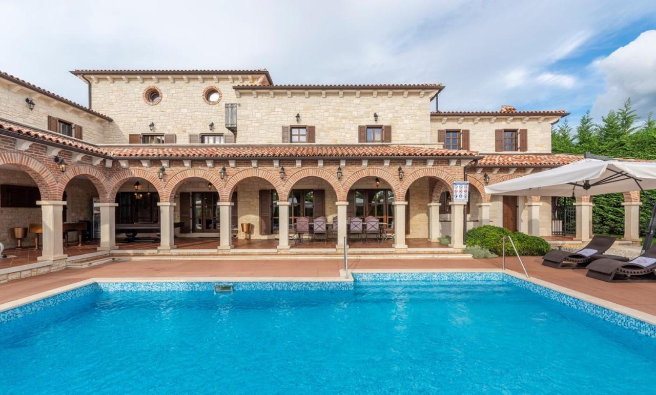 Villa Carolus-Luxurious Istrian Villa Barat  ภายนอก รูปภาพ