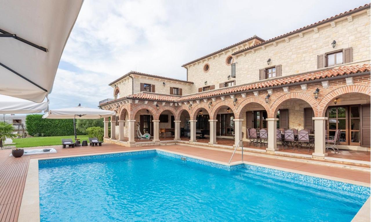 Villa Carolus-Luxurious Istrian Villa Barat  ภายนอก รูปภาพ