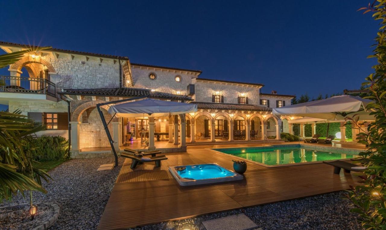 Villa Carolus-Luxurious Istrian Villa Barat  ภายนอก รูปภาพ