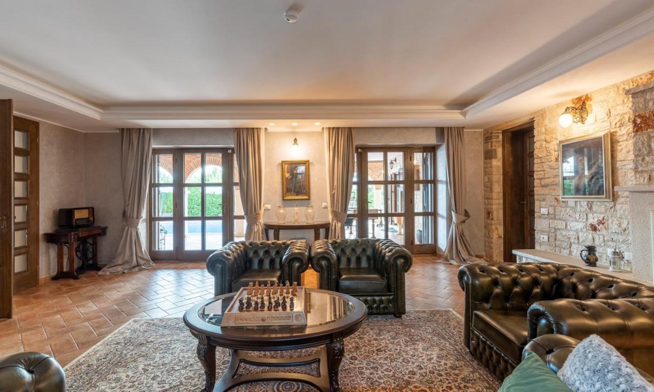 Villa Carolus-Luxurious Istrian Villa Barat  ภายนอก รูปภาพ