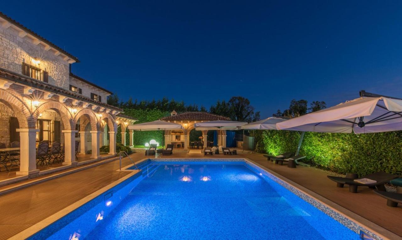 Villa Carolus-Luxurious Istrian Villa Barat  ภายนอก รูปภาพ