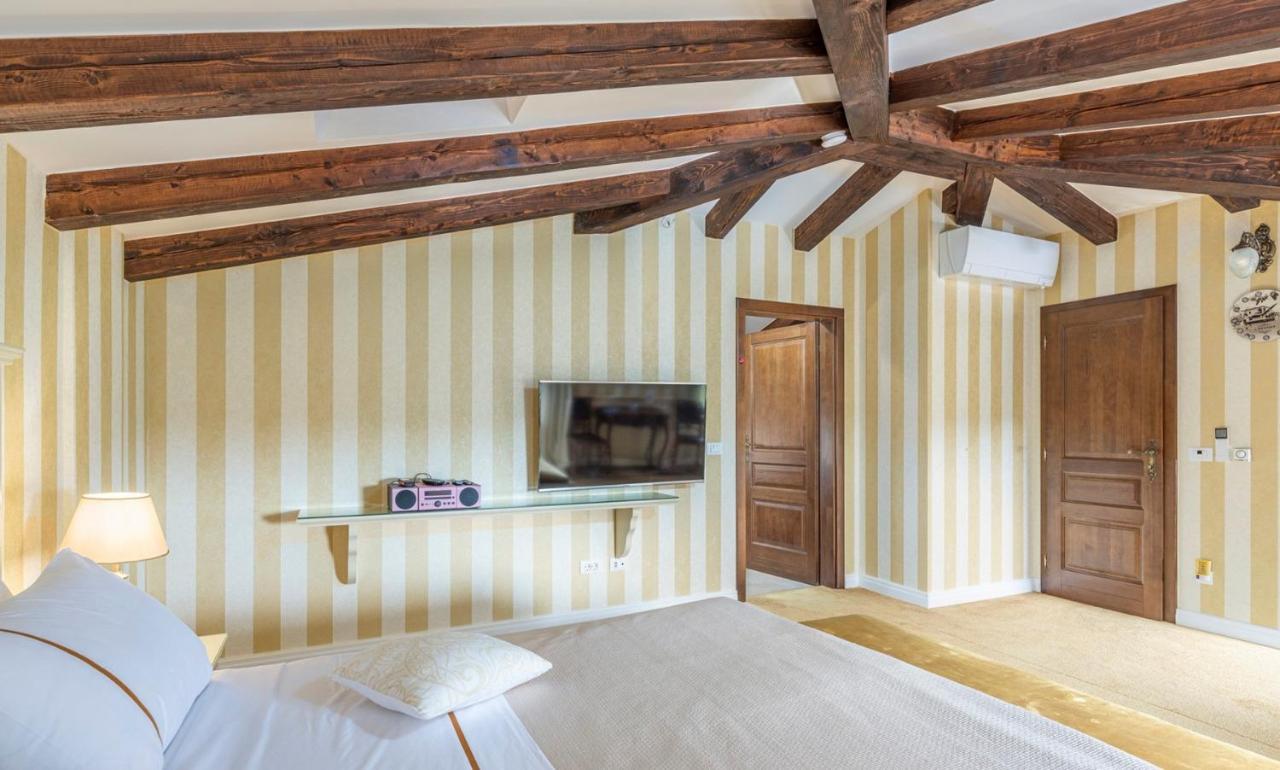 Villa Carolus-Luxurious Istrian Villa Barat  ภายนอก รูปภาพ