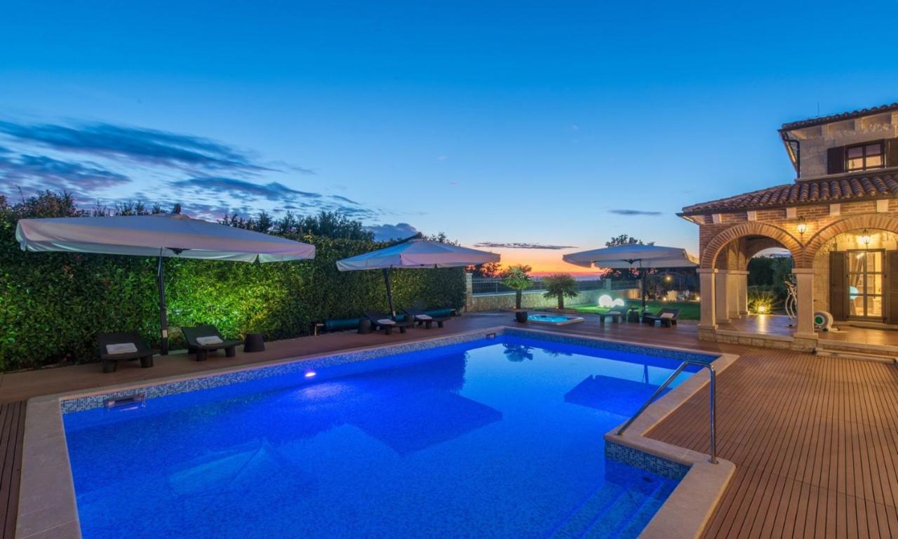 Villa Carolus-Luxurious Istrian Villa Barat  ภายนอก รูปภาพ